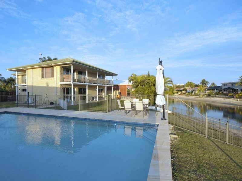 30 Bombala Street, Broadbeach Waters QLD 4218