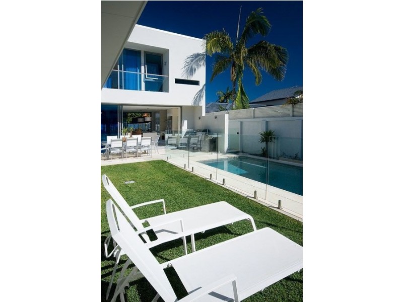 21 Freyburg Street, Sorrento QLD 4217