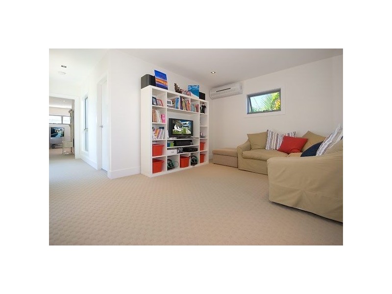 21 Freyburg Street, Sorrento QLD 4217