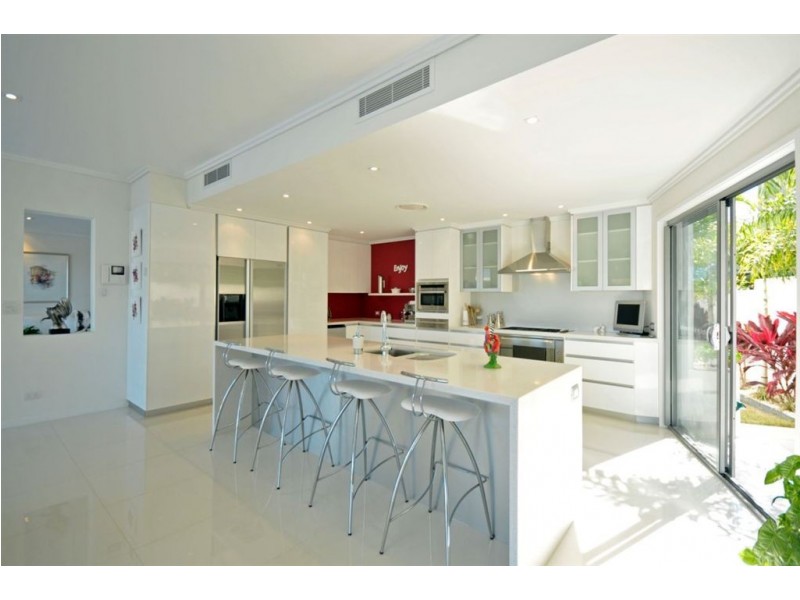 12 Saywell Street, Sorrento QLD 4217