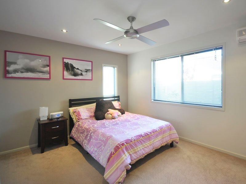 7 Platypus Ave, Sorrento QLD 4217