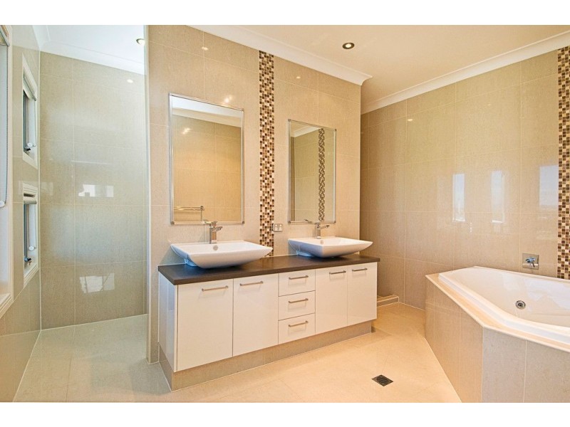 6006 The Boulevard, Royal Pines, Benowa QLD 4217