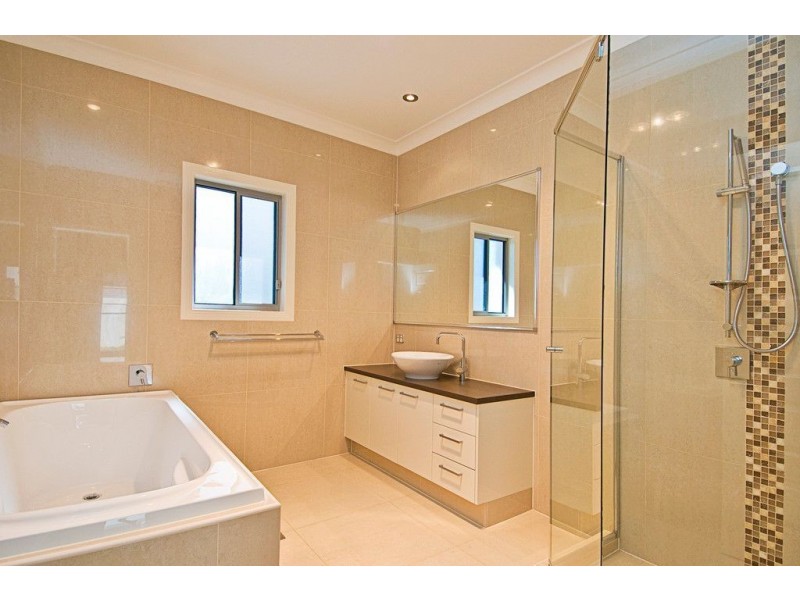 6006 The Boulevard, Royal Pines, Benowa QLD 4217