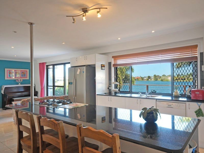 23 Long Island Court, Mermaid Waters QLD 4218