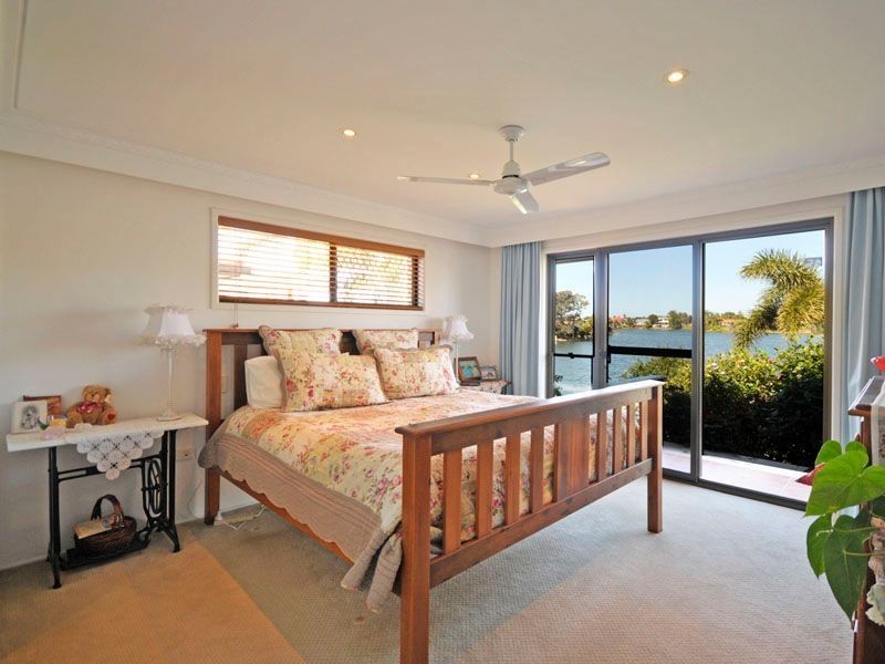 23 Long Island Court, Mermaid Waters QLD 4218