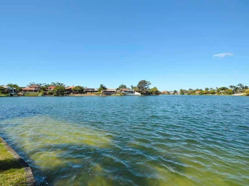 23 Long Island Court, Mermaid Waters QLD 4218