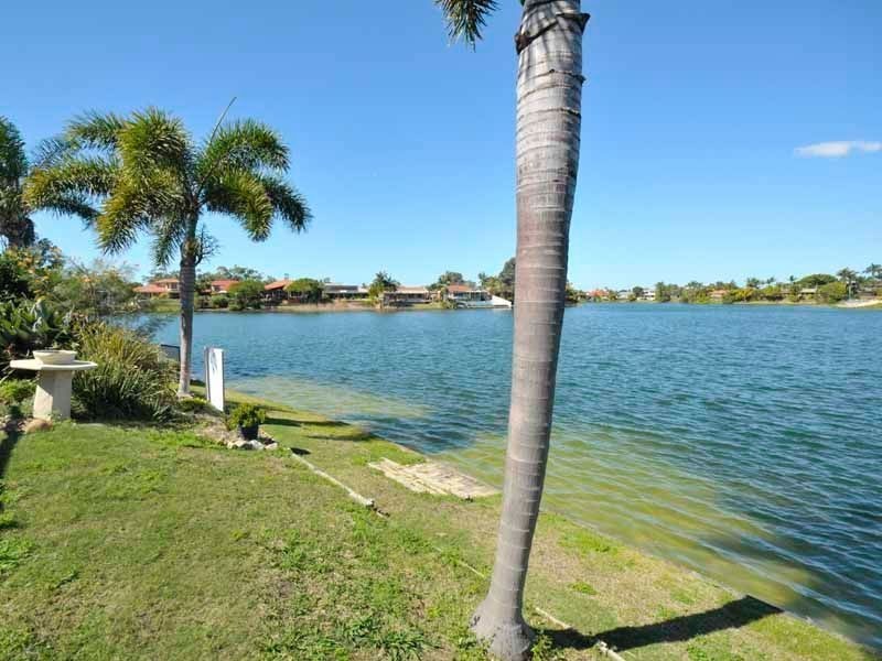 23 Long Island Court, Mermaid Waters QLD 4218