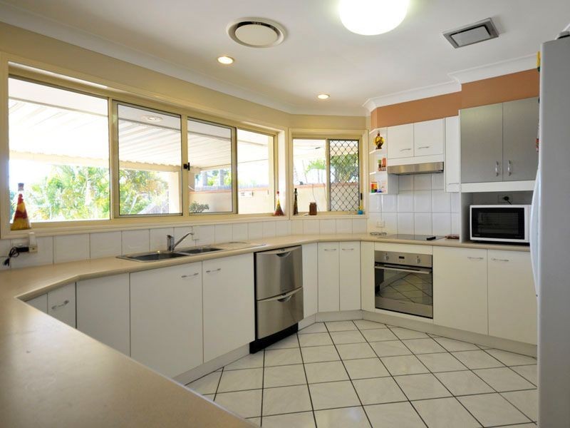 104 Cypress Drive, Broadbeach Waters QLD 4218