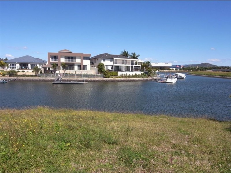 18 Ferrymans Court, ‘Riverlinks’, Helensvale QLD 4212