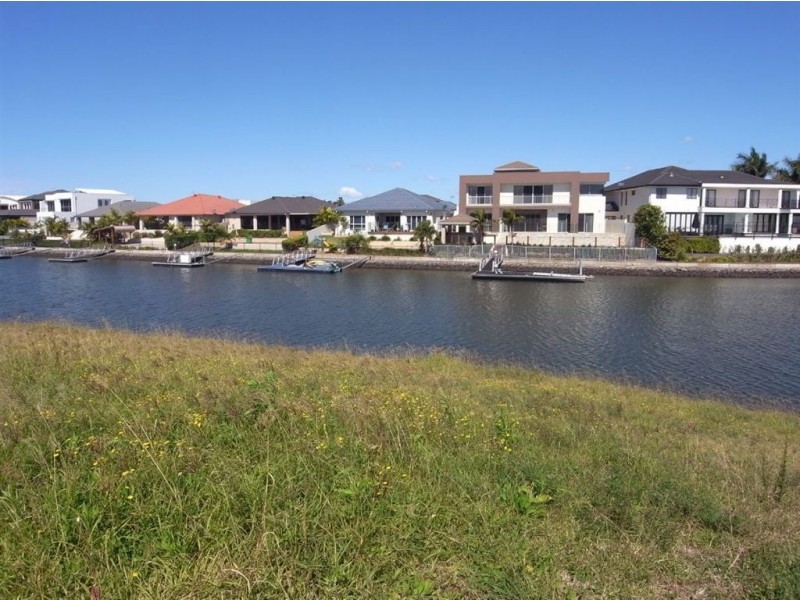 18 Ferrymans Court, ‘Riverlinks’, Helensvale QLD 4212