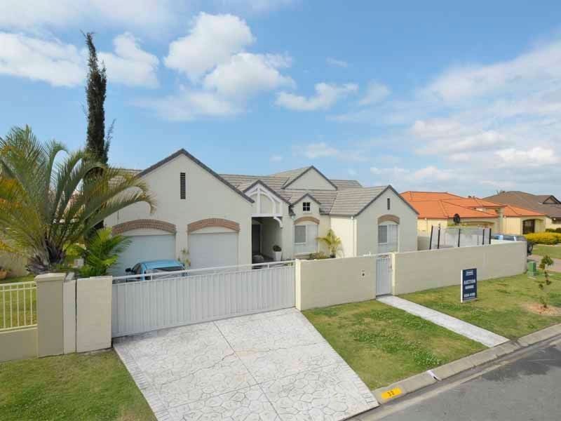 32 Arbuthnot Parade, Benowa Waters QLD 4217