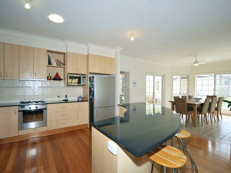 32 Arbuthnot Parade, Benowa Waters QLD 4217