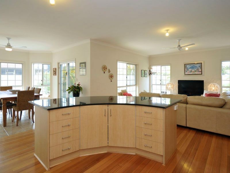 32 Arbuthnot Parade, Benowa Waters QLD 4217