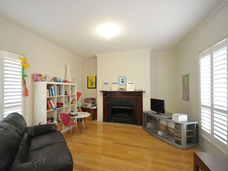 32 Arbuthnot Parade, Benowa Waters QLD 4217