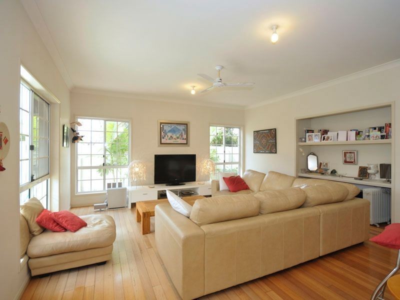 32 Arbuthnot Parade, Benowa Waters QLD 4217