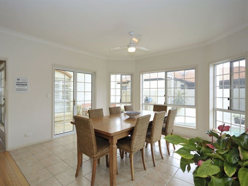 32 Arbuthnot Parade, Benowa Waters QLD 4217