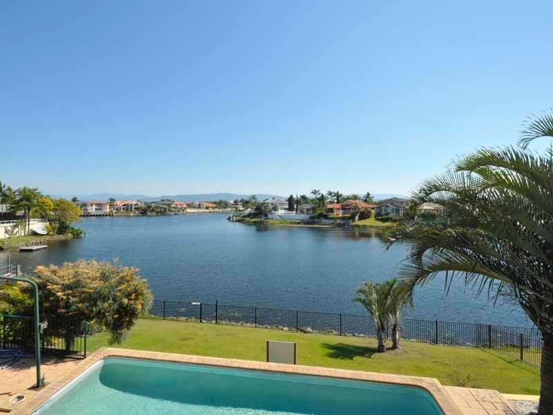 5 Antigua Way, Clear Island Waters QLD 4226