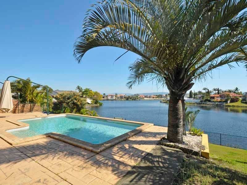 5 Antigua Way, Clear Island Waters QLD 4226