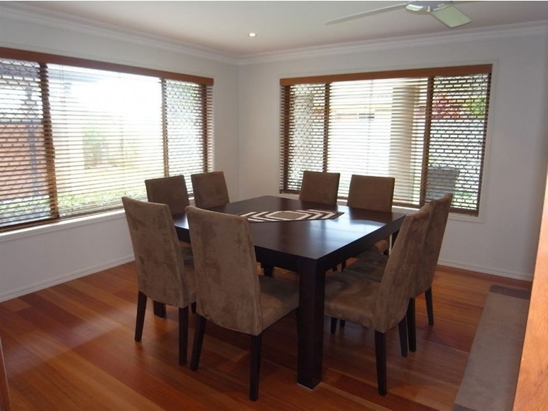 4 Cheviot Close, Benowa QLD 4217