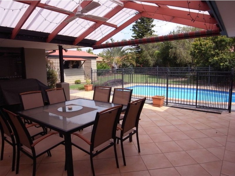 4 Cheviot Close, Benowa QLD 4217