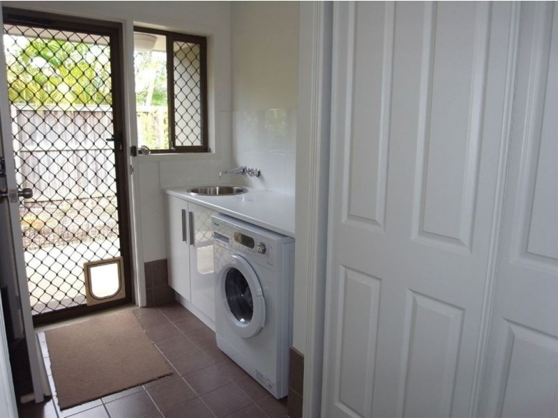 4 Cheviot Close, Benowa QLD 4217