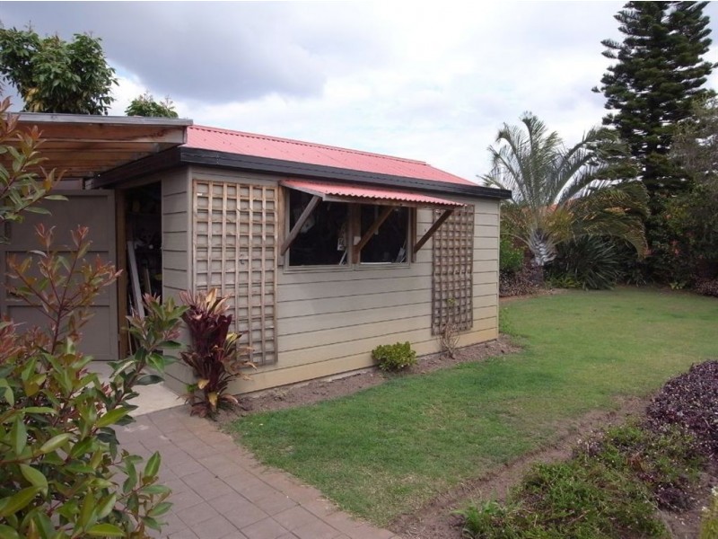 4 Cheviot Close, Benowa QLD 4217