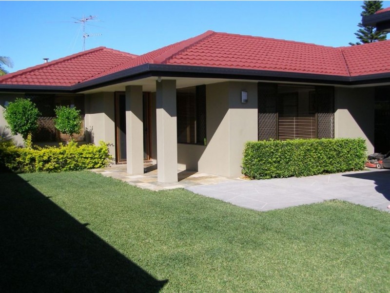 4 Cheviot Close, Benowa QLD 4217