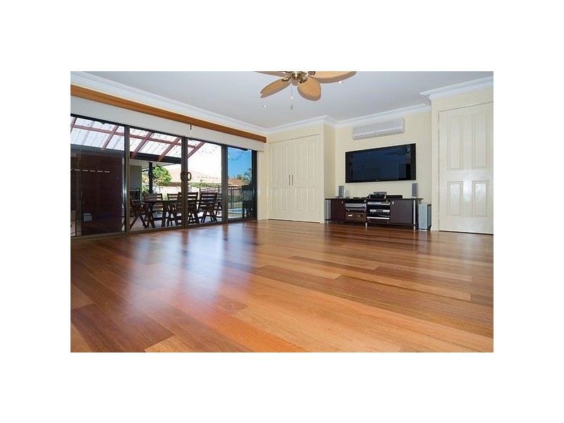4 Cheviot Close, Benowa QLD 4217