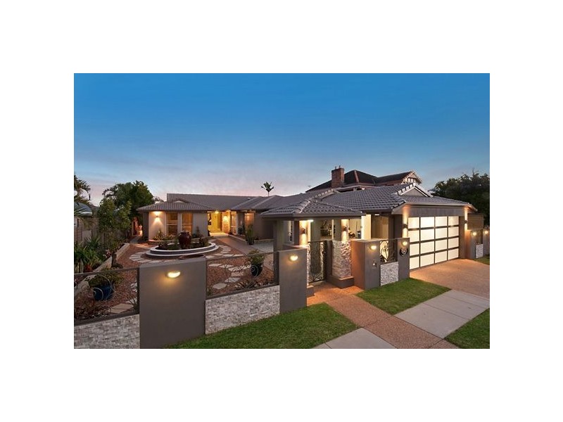 76 Santa Cruz Boulevard, Clear Island Waters QLD 4226