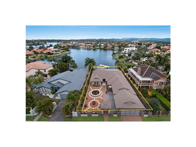 76 Santa Cruz Boulevard, Clear Island Waters QLD 4226