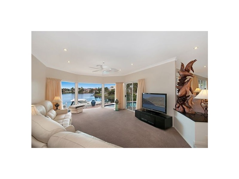 76 Santa Cruz Boulevard, Clear Island Waters QLD 4226