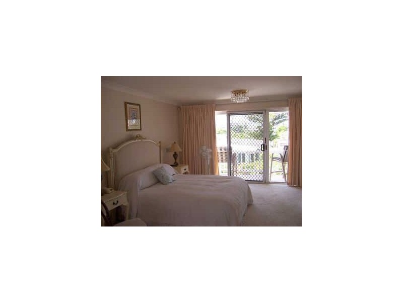 3 The Corso, Isle Of Capri QLD 4217
