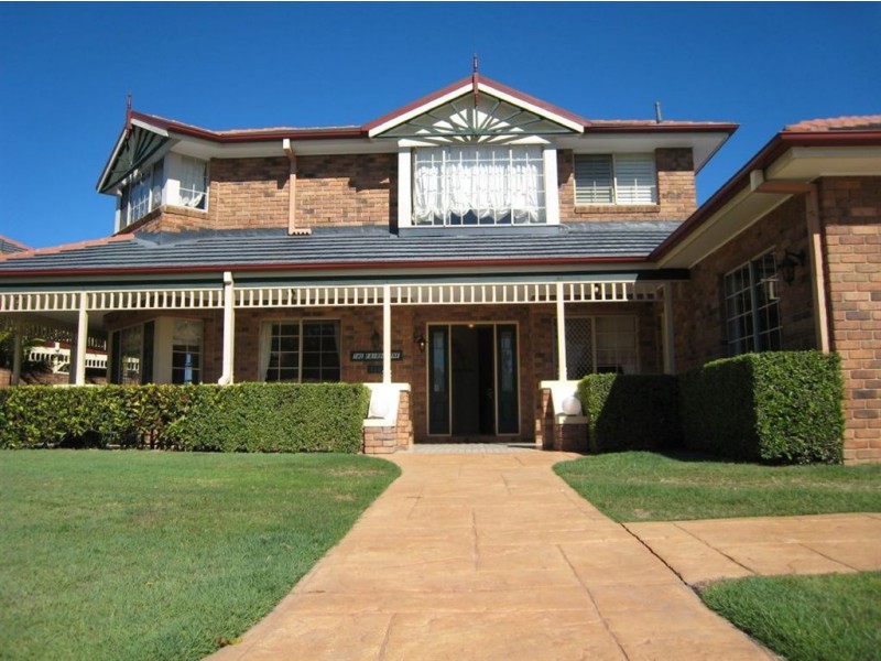 120 Santa Cruz Blvd, Clear Island Waters QLD 4226