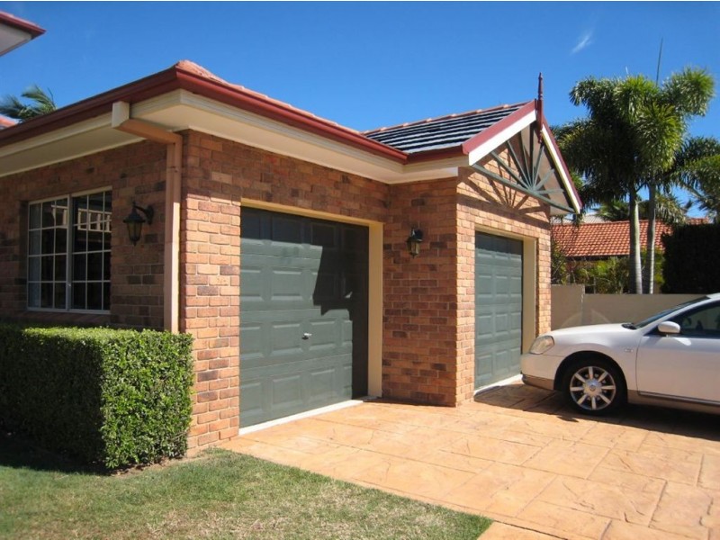 120 Santa Cruz Blvd, Clear Island Waters QLD 4226