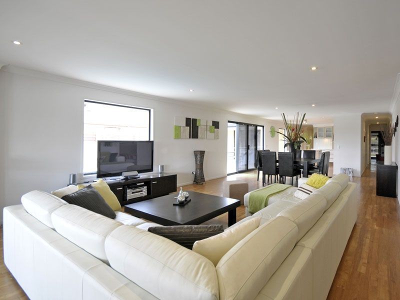 11 Cypress Drive West, Broadbeach Waters QLD 4218