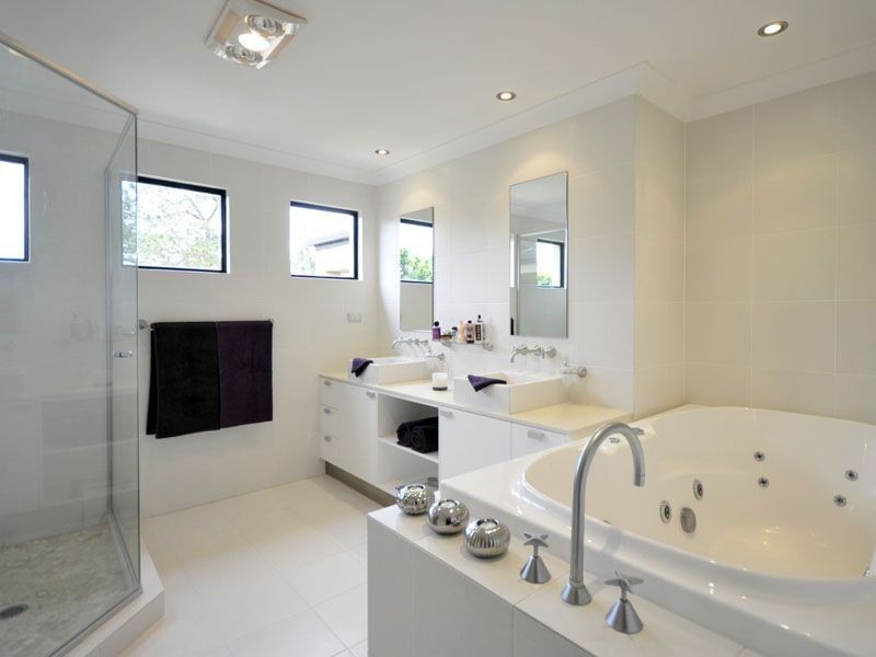 11 Cypress Drive West, Broadbeach Waters QLD 4218