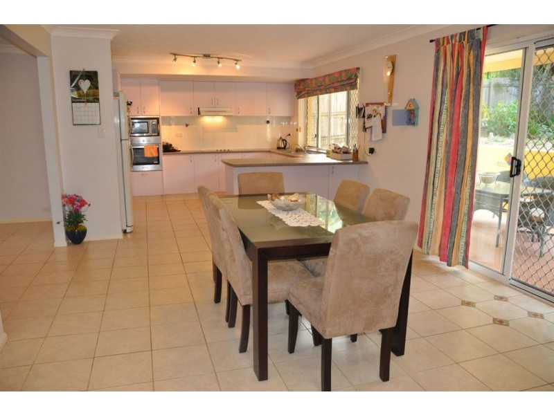 4 Greaves Court, Carrara QLD 4211