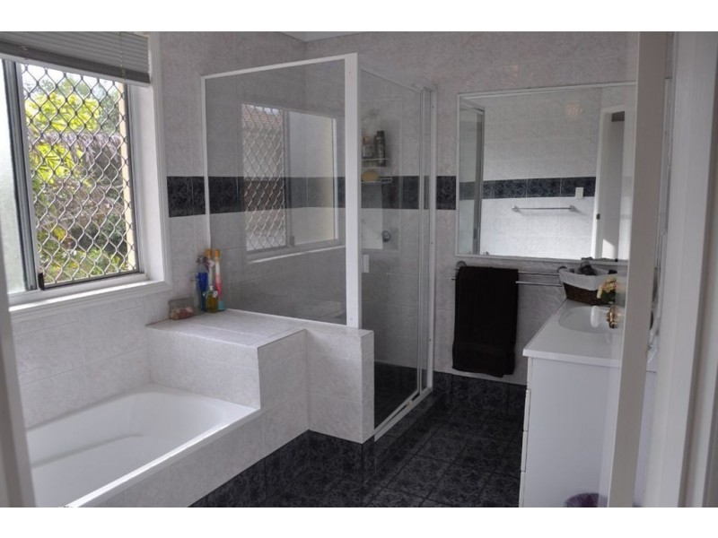 4 Greaves Court, Carrara QLD 4211
