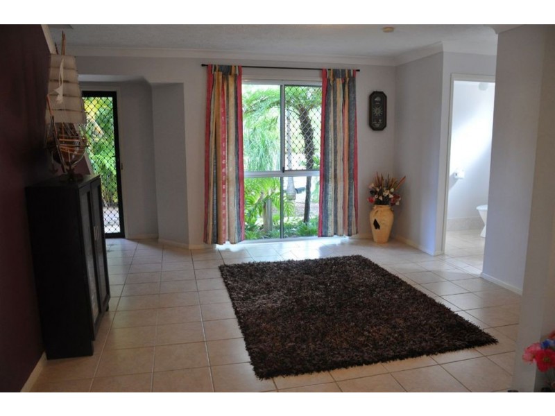 4 Greaves Court, Carrara QLD 4211