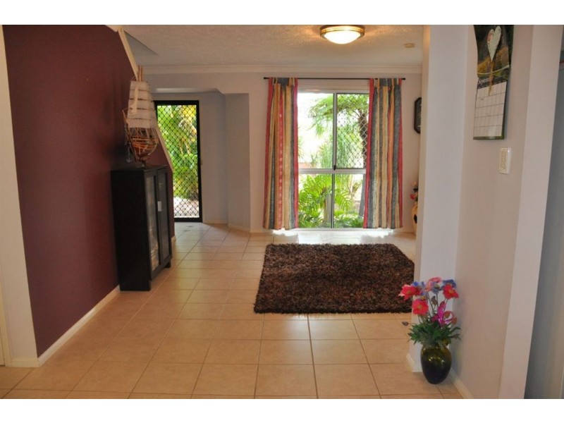 4 Greaves Court, Carrara QLD 4211
