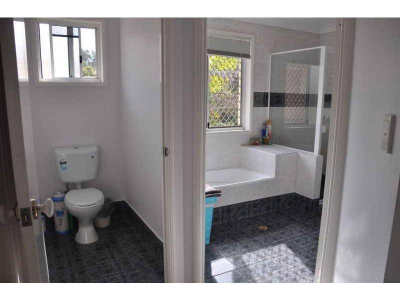 4 Greaves Court, Carrara QLD 4211