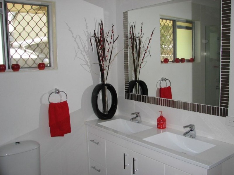 60 Boomerang Crescent, Sorrento QLD 4217