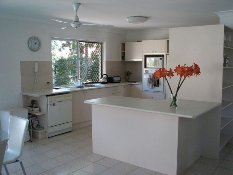 60 Boomerang Crescent, Sorrento QLD 4217