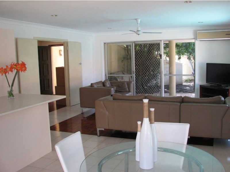 60 Boomerang Crescent, Sorrento QLD 4217
