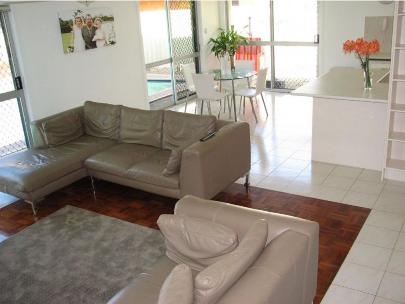 60 Boomerang Crescent, Sorrento QLD 4217