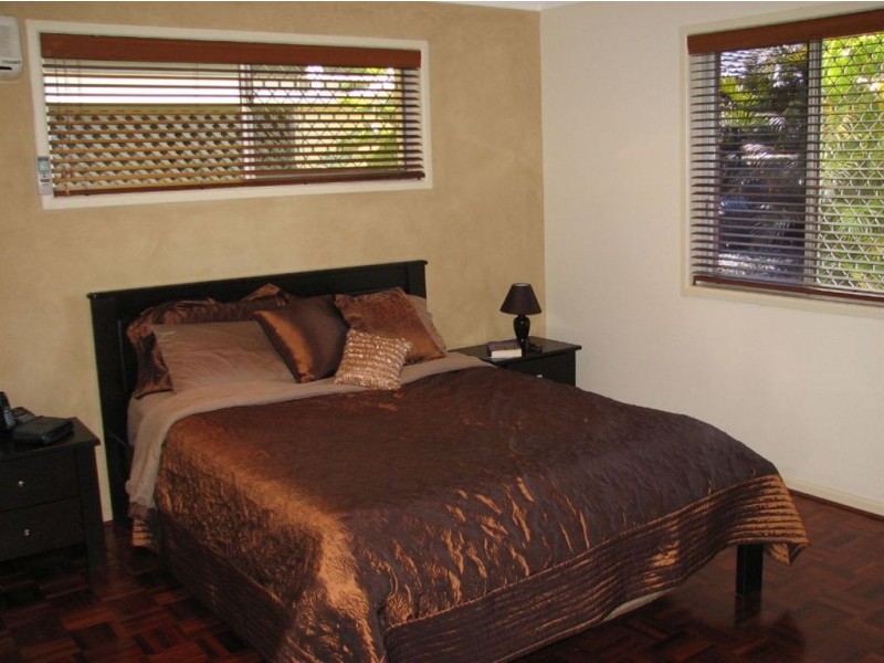 60 Boomerang Crescent, Sorrento QLD 4217