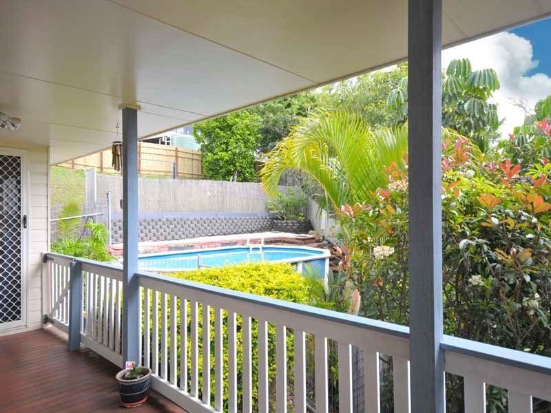 8 Paddington Drive, Carrara QLD 4211