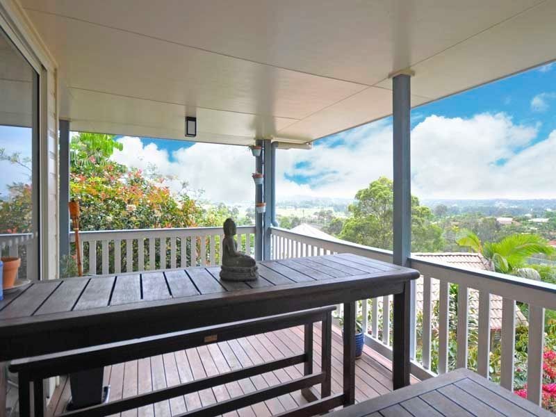 8 Paddington Drive, Carrara QLD 4211