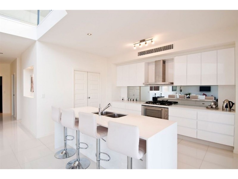 97 Campbell Street, Sorrento QLD 4217