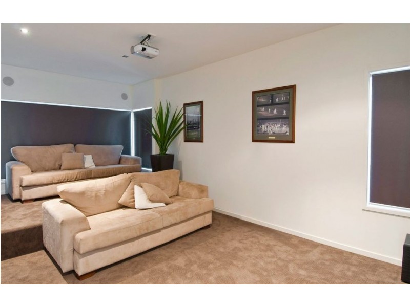 97 Campbell Street, Sorrento QLD 4217